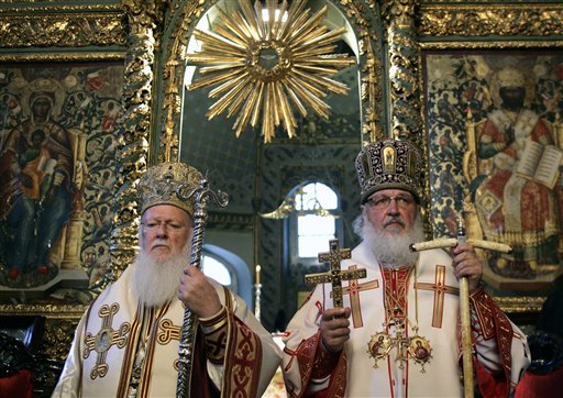 Russian Orthodox Patriarch Kirill, right, leads Sunday prayers with Istanbul Ecumenical Patriarch Bartholomew I, left, in a show of unity at the patriarchal church of Aya Yorgi (St. George) in Istanbul, Turkey, Sunday, July 5, 2009. (AP Photo/Ibrahim Usta)